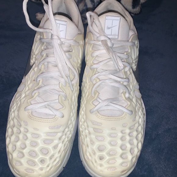 Nike shoes - Picture 2 of 4